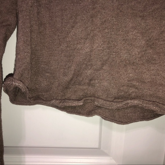 LE CHATEAU Mock Neck Cropped Long Sleeve - Picture 3 of 3